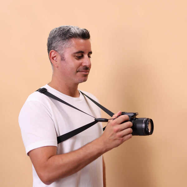 ViewStrap™ – Practical chest strap for cameras & binoculars