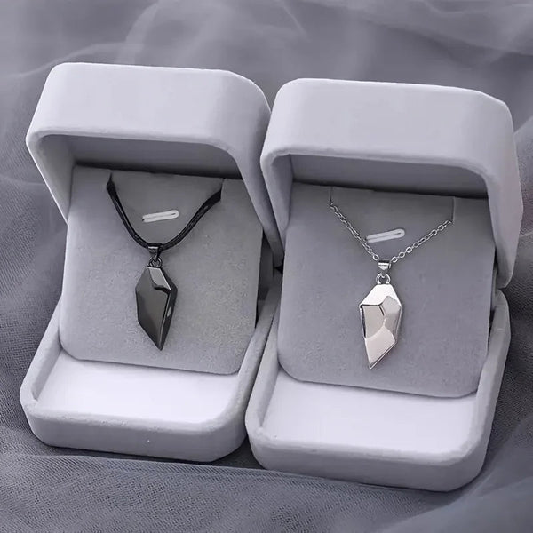 Heartbeat Necklace – Magnetic Heart Pendant