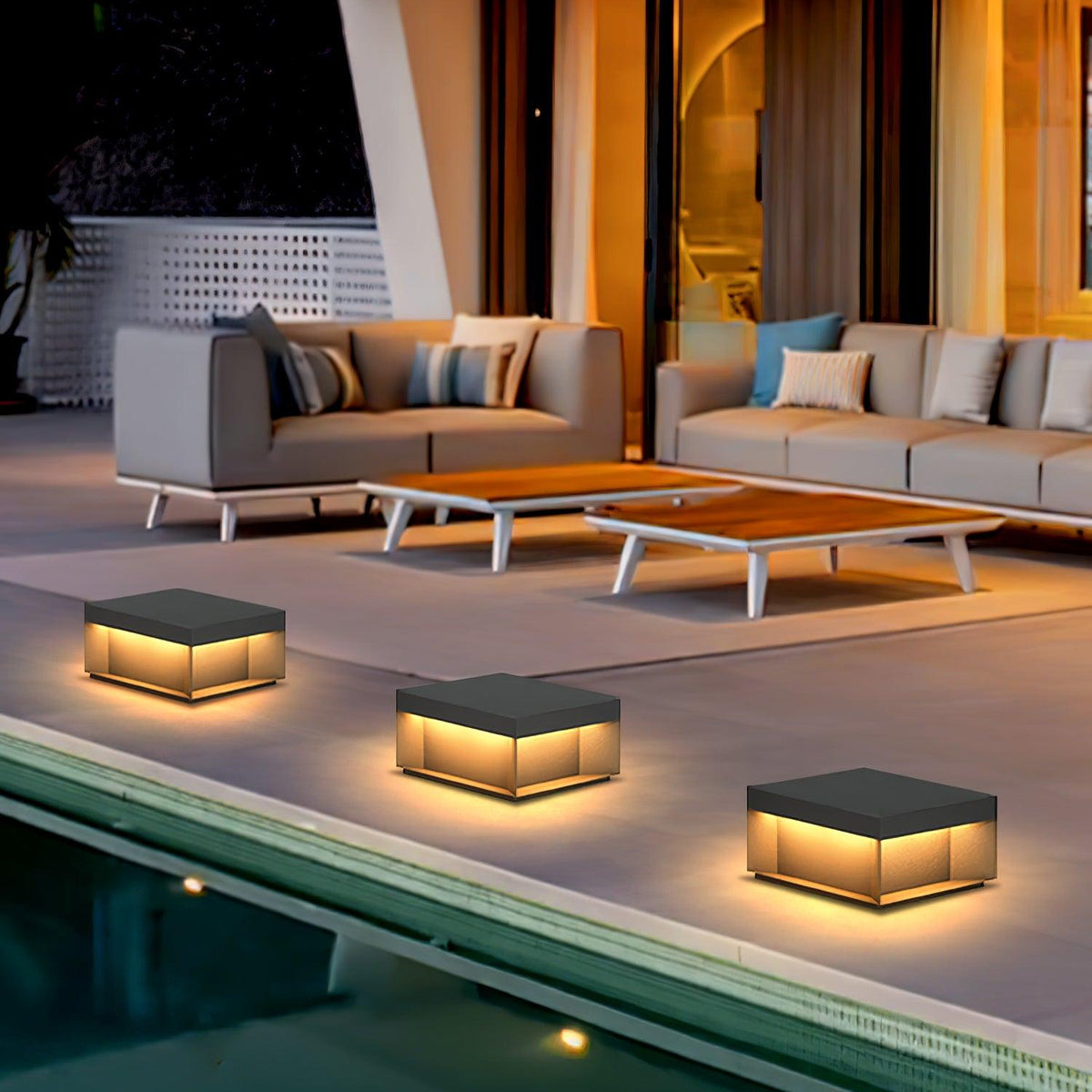 Outdoor post light with solar energy