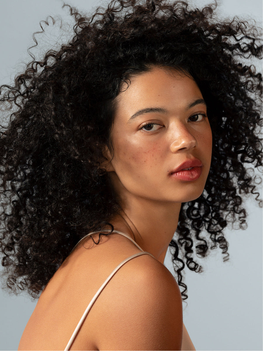 Frizzora™ – Leave-in serum for smooth, frizz-free hair