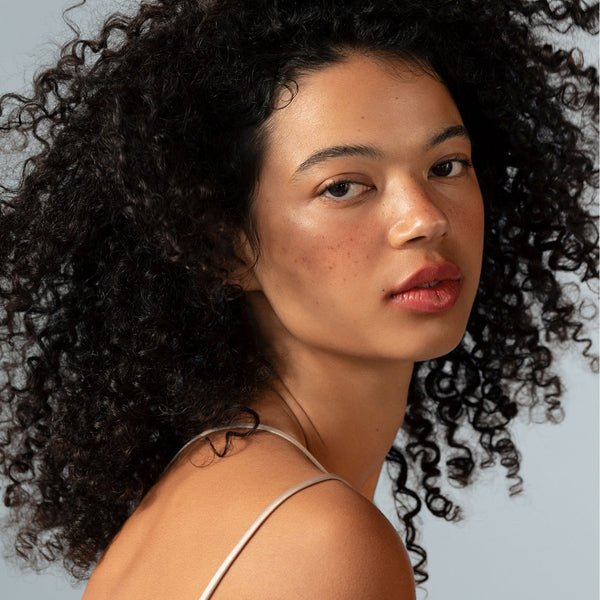 Frizzora™ – Leave-in serum for smooth, frizz-free hair