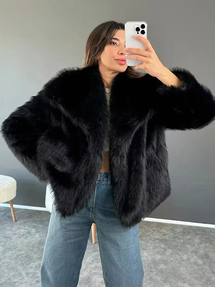 Layla Cozy Coat – Warm and Stylish Fur-Trimmed Outerwear