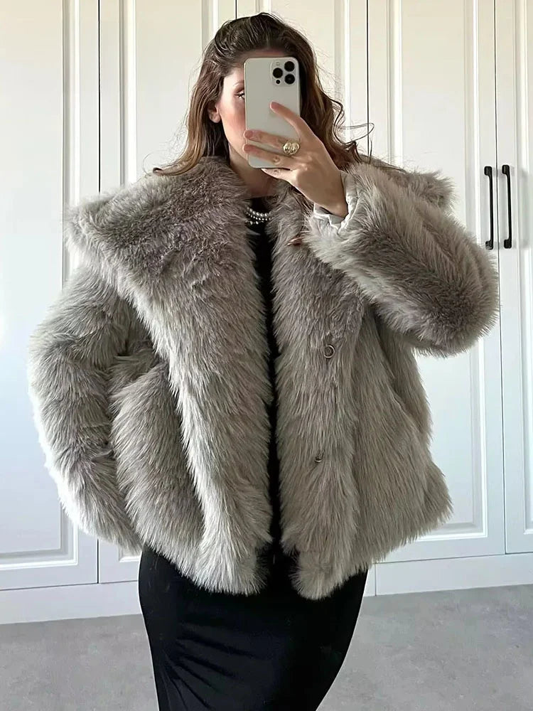 Layla Cozy Coat – Warm and Stylish Fur-Trimmed Outerwear