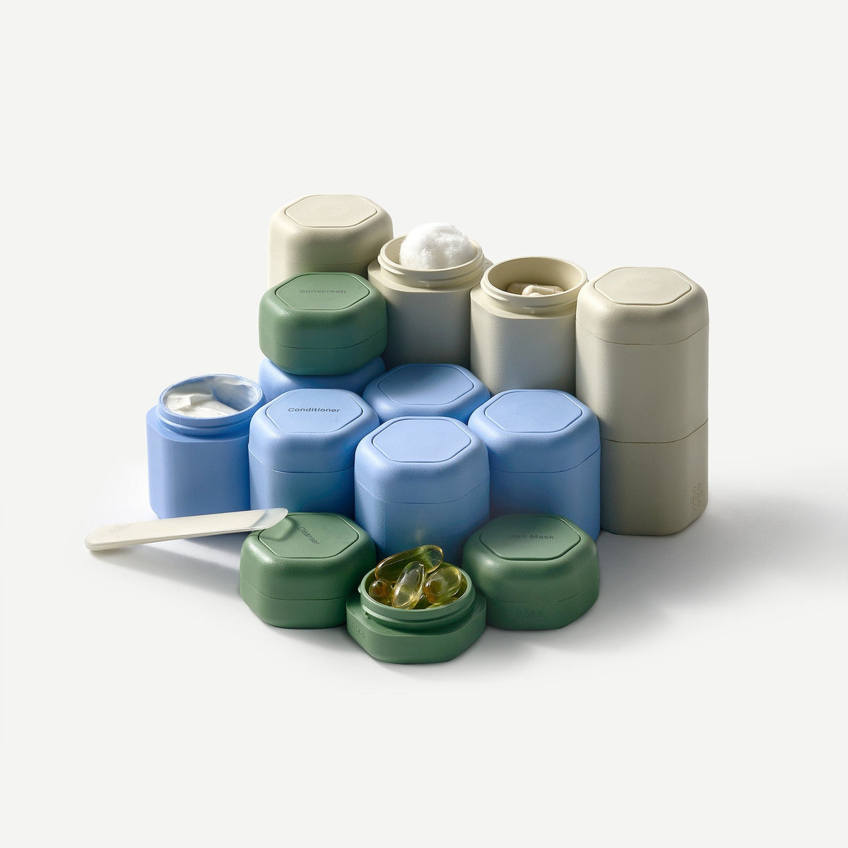 Medium Capsule Keeps Travel Essentials Secure and Organized