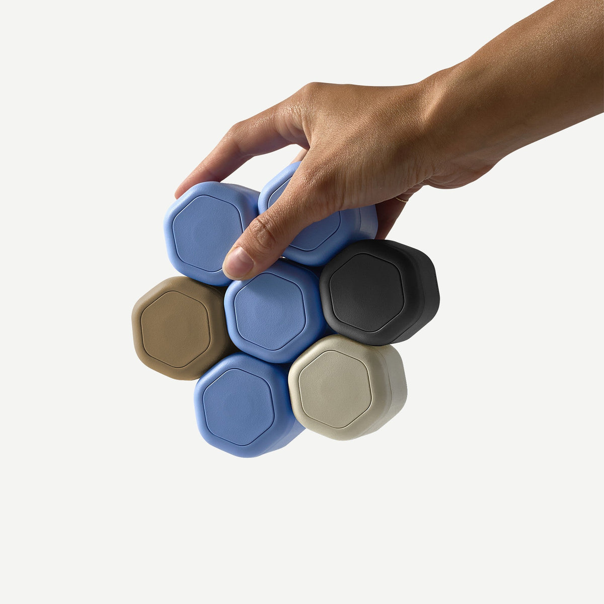 Medium Capsule Keeps Travel Essentials Secure and Organized