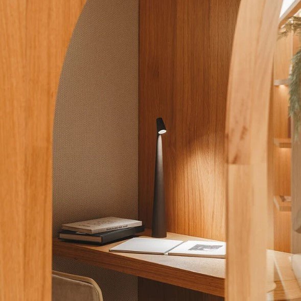 LuminaVista™ I Portable Table Lamp