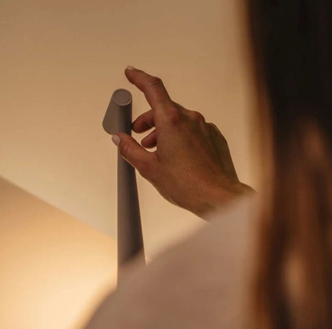 LuminaVista™ I Portable Table Lamp